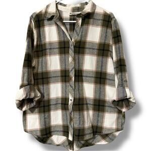 Hester & Orchard large flannel casual
Button up long sleeve split back oversized
